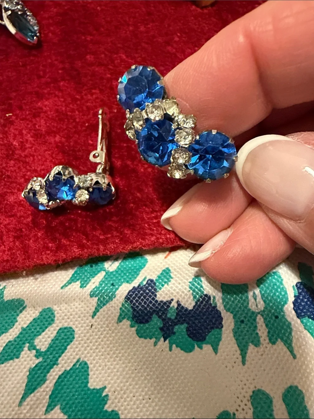 Vintage-unsigned Blue glass Crystal Clip-On Earrings - good condition